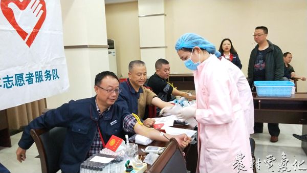 国网遂宁明珠集团公司志愿者参加无偿献血活动3.jpg