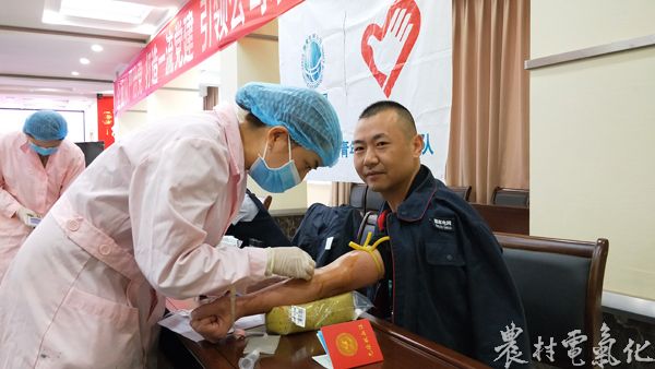 国网遂宁明珠集团公司志愿者参加无偿献血活动11.jpg