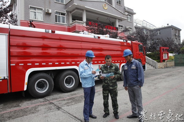 该局工作人员到威宁县消防大队进行安全用电、节能技术等知识进行宣传.JPG