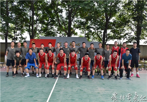 凤翔分公司与驻地部队开展篮球友谊赛1.jpg