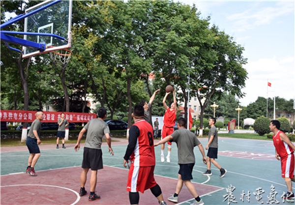 凤翔分公司与驻地部队开展篮球友谊赛.jpg
