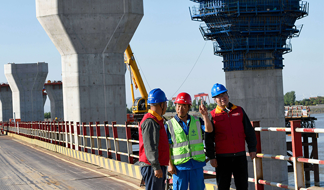 其中孟州黄河特大桥为该项目的关键控制性节点工程，长度7.28公里，采用双向六车道高速公路技术标准。项目建成后，对于构建综合交通运输大通道，提升周边城市的互联互通，促进区域协调发展，实现黄河流域高质量发展，具有重要意义。